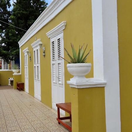 Historic Building The Palm Backyard Studio-Apartment Willemstad, Curacao Feel Home Away From Home エクステリア 写真