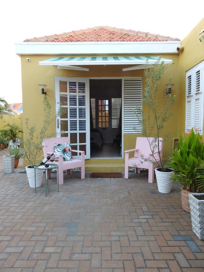 Historic Building The Palm Backyard Studio-Apartment Willemstad, Curacao Feel Home Away From Home エクステリア 写真