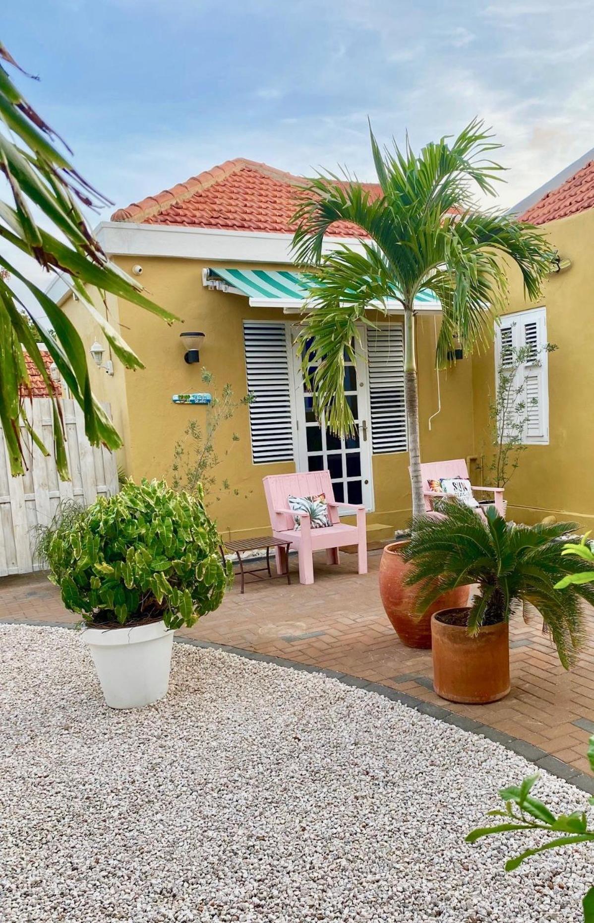 Historic Building The Palm Backyard Studio-Apartment Willemstad, Curacao Feel Home Away From Home エクステリア 写真
